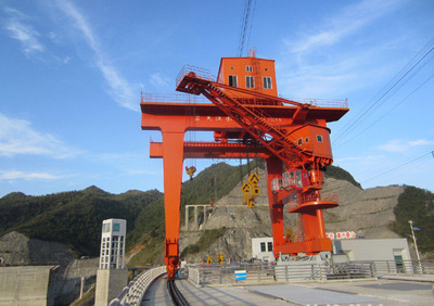 壩頂門式機(jī).jpg